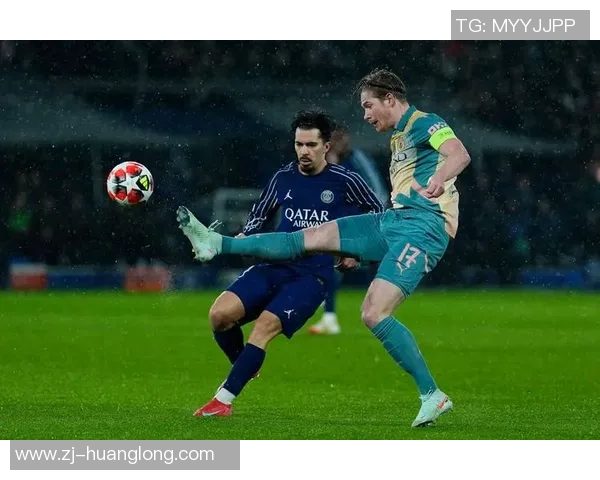 足球明星闪耀时刻：捕捉球场上最精彩的瞬间与风采